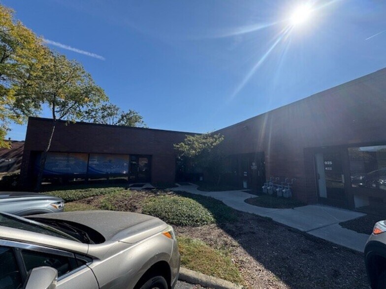 More Photos Of 925 N Plum Grove Rd, Schaumburg Medical For Lease