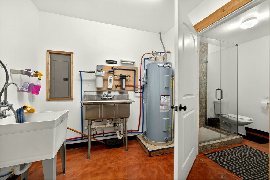 More Photos Of 4626 County Road 2200, Greenville Flex For Sale