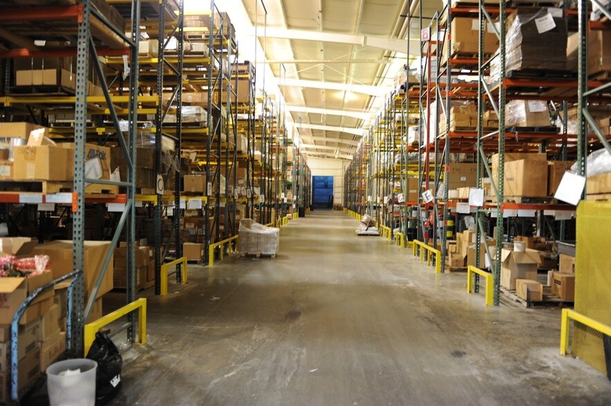 More Photos Of 102 N Sundale Rd, Norwich Warehouse For Sale