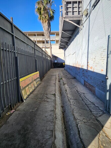 More Photos Of 2500 W Pico Blvd, Los Angeles Storefront Retail Residential For Sale
