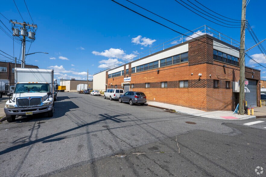 More Photos Of 147-40 184th St, Jamaica Warehouse For Lease