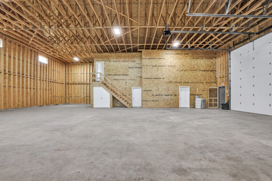 More Photos Of 12 Dracut Hill Rd, Vaughn Industrial For Sale