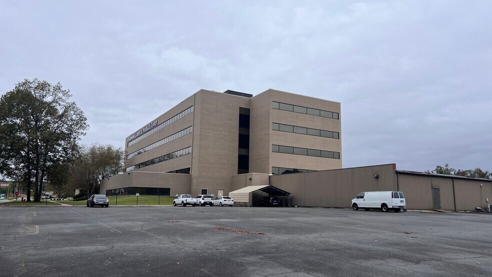 More Photos Of 2402 Wildwood Ave, North Little Rock Medical For Lease