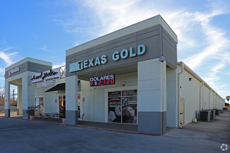 More Photos Of 8602 McPherson Rd, Laredo Storefront For Lease