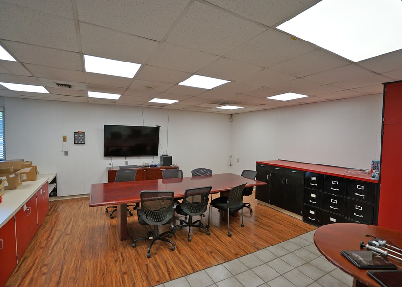 More Photos Of 1214 Fruitvale Blvd, Yakima Service For Lease