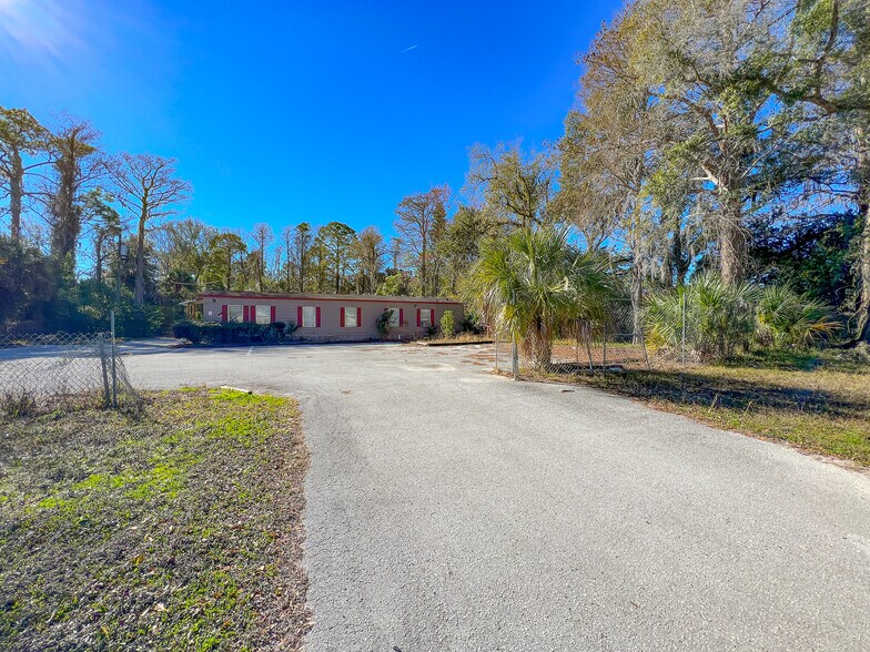 More Photos Of 8144 W Grover Cleveland Blvd, Homosassa Office For Sale