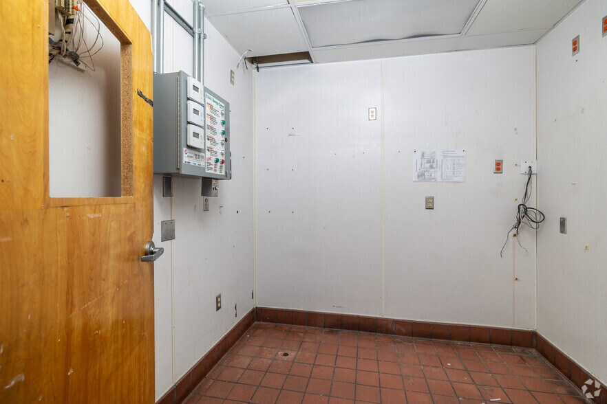 More Photos Of 725 S Palm Canyon Dr, Palm Springs Fast Food For Sale
