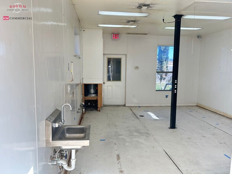 More Photos Of 626 High St, Comfort Storefront For Sale