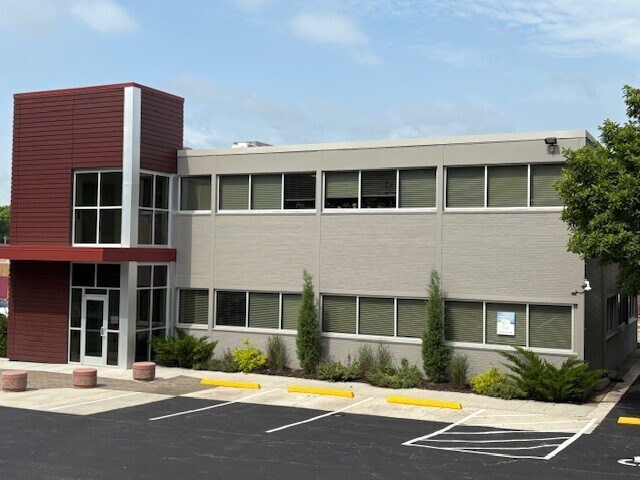 Primary Photo Of 5931 Nieman Rd, Shawnee Office For Lease