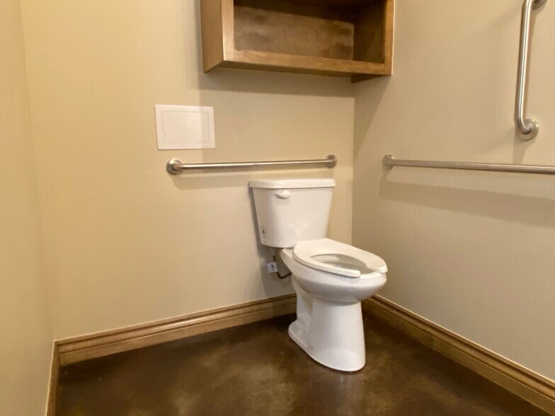 More Photos Of 5706 NW 130th St, Oklahoma City Office For Lease