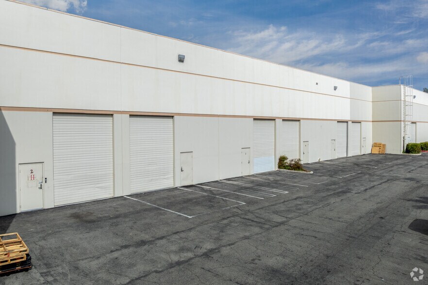 More Photos Of 26074 Avenue Hall, Valencia Flex For Lease