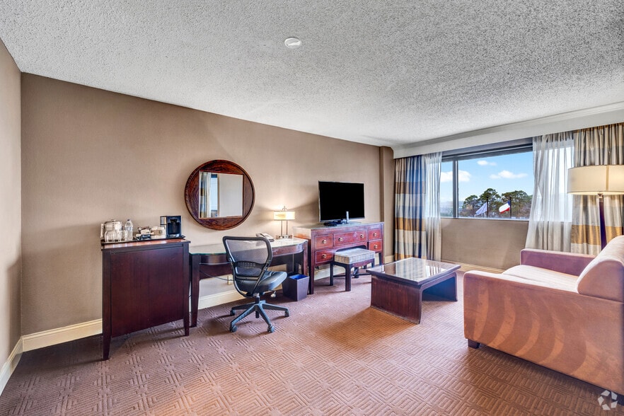 More Photos Of 15700 John F Kennedy Blvd, Houston Hotel For Sale