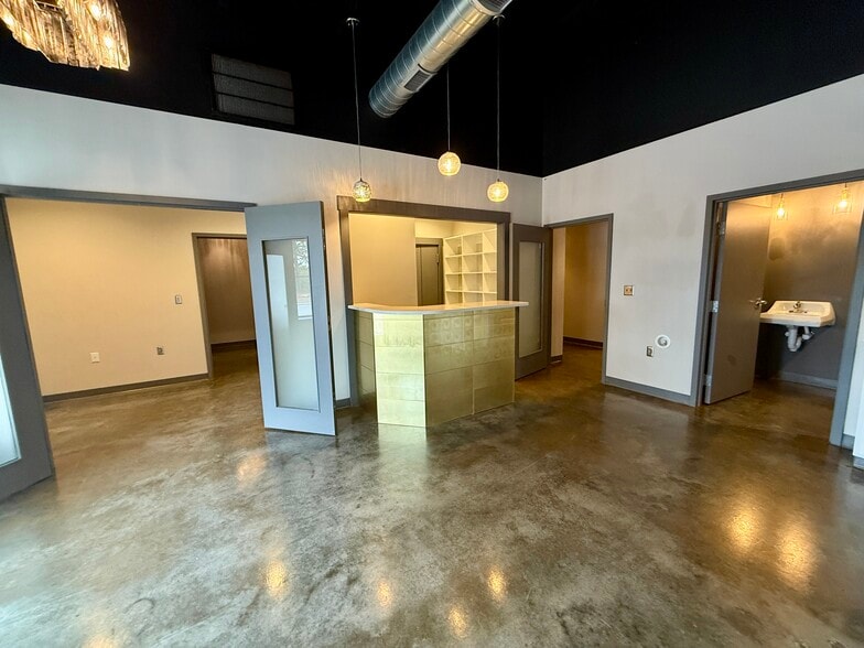 More Photos Of 2105 Juniper Lake Rd, West End Medical For Lease