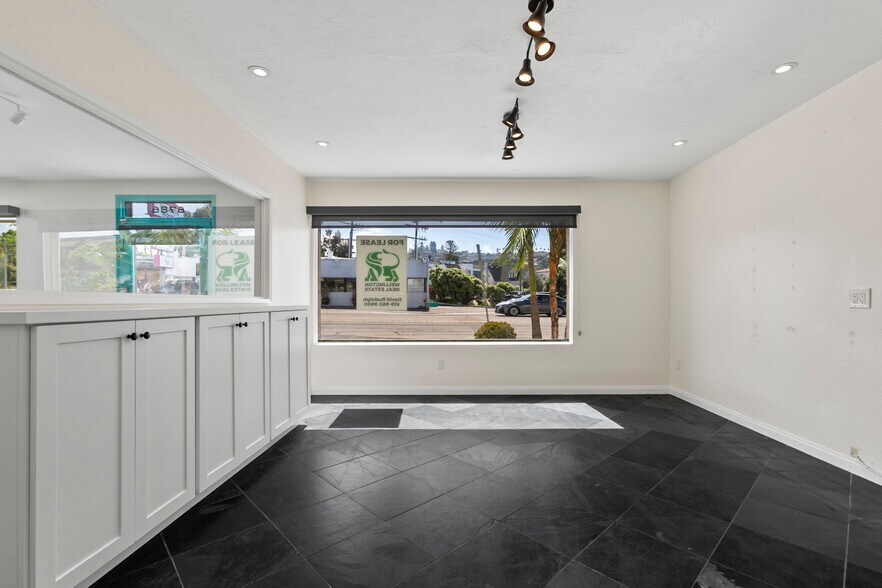 More Photos Of 6780-6786 La Jolla Blvd, La Jolla Storefront Retail Residential For Sale