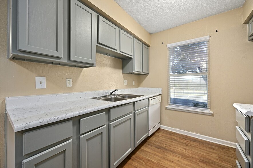 More Photos Of 1101 Rutland Dr, Austin Apartments For Sale