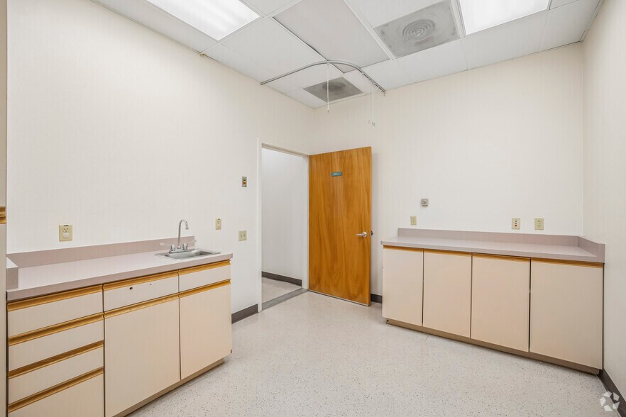 More Photos Of 3111 Professional Dr, Auburn Medical For Sale