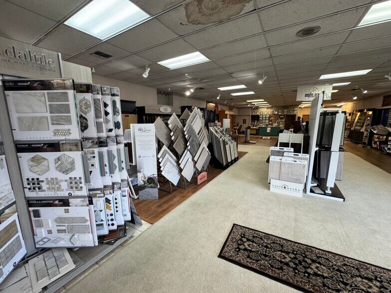 More Photos Of 1900 Crockett Rd, Palestine Storefront For Sale