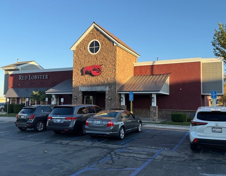 More Photos Of 1041 W Rancho Vista Blvd, Palmdale Restaurant For Sale