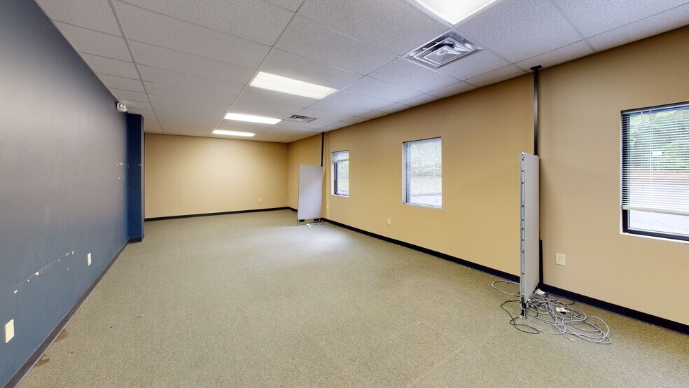 More Photos Of 950 Starvue Dr NW, Cleveland Office For Sale