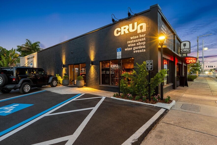 More Photos Of 2506 S Macdill Ave, Tampa Storefront For Lease