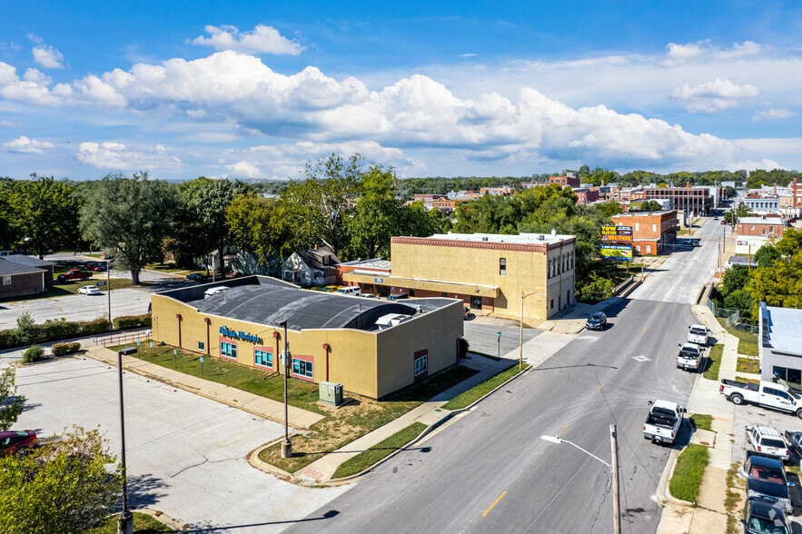 More Photos Of 501 Oak St, Leavenworth Medical For Lease