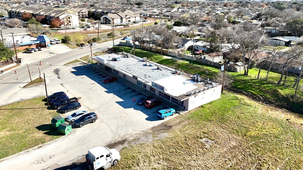 More Photos Of 7031 Ray Bon Dr, San Antonio Storefront Retail Office For Lease