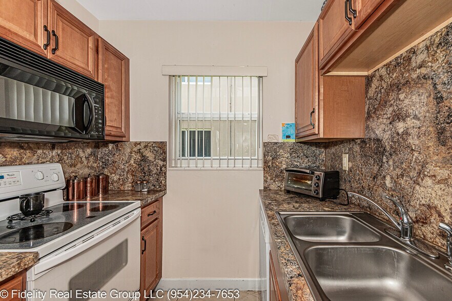 More Photos Of 2131 NE 40th Ct, Lighthouse Point Apartments For Sale