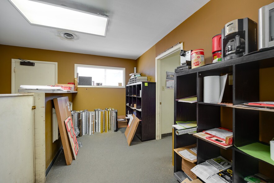 More Photos Of 2154 Irving Blvd, Dallas Light Distribution For Lease