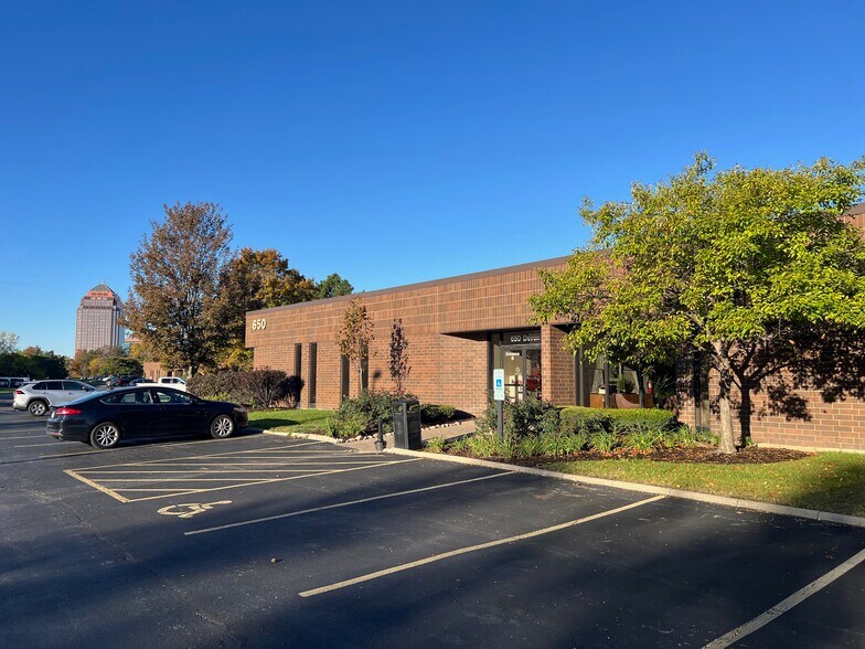 More Photos Of 650 E Devon Ave, Itasca Office For Lease