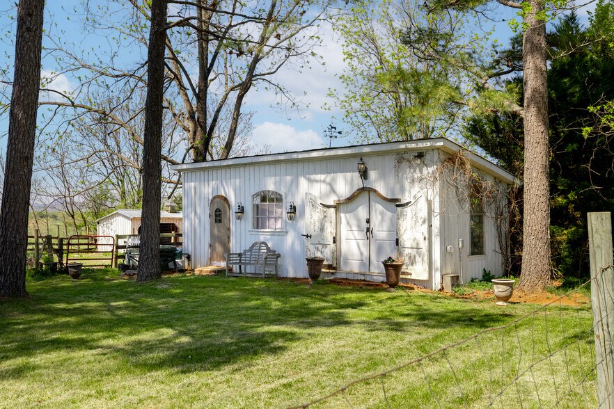 More Photos Of 2416 Lowesville Rd, Amherst Hospitality For Sale