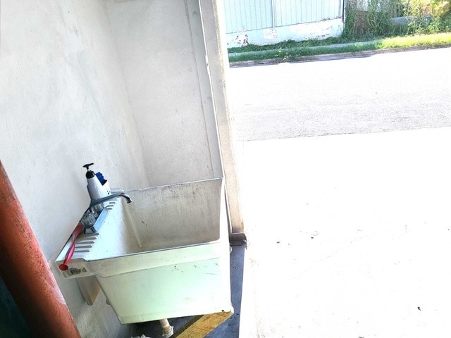 More Photos Of 2519 E 5th St, Austin Warehouse For Lease