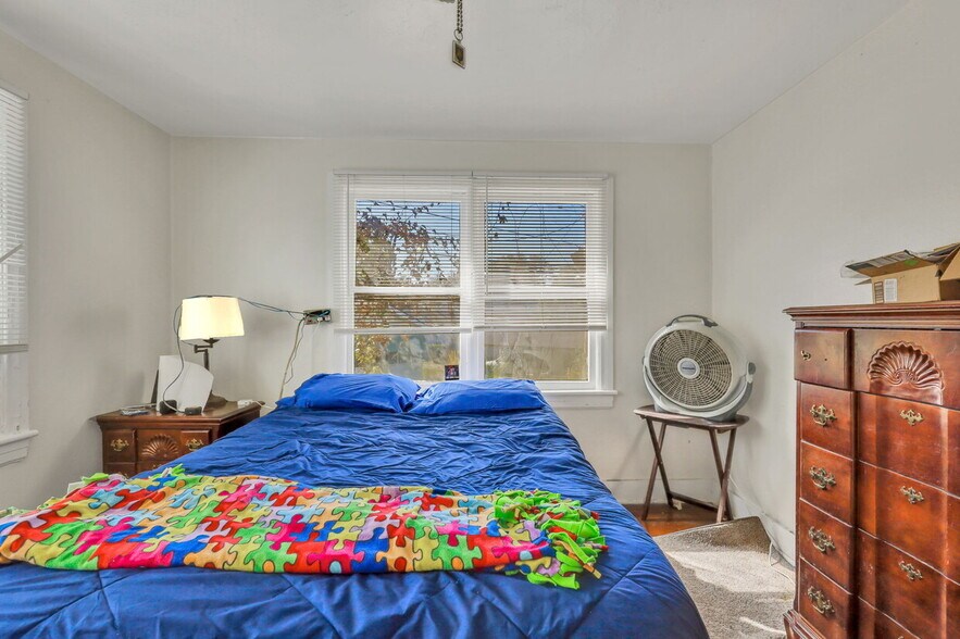 More Photos Of 2203 Skidaway Rd, Savannah Freestanding For Sale