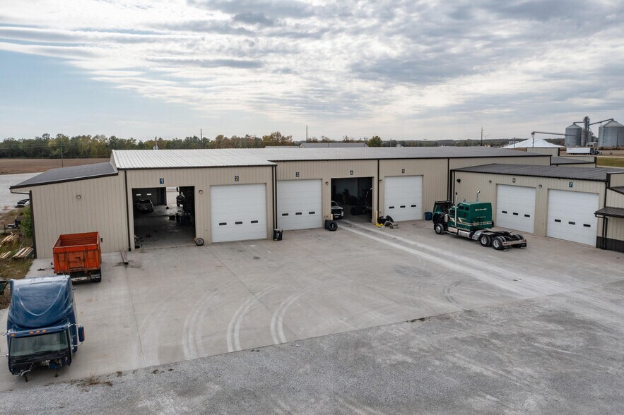 More Photos Of 25137 Outer Road 27, Wayland Auto Repair For Lease