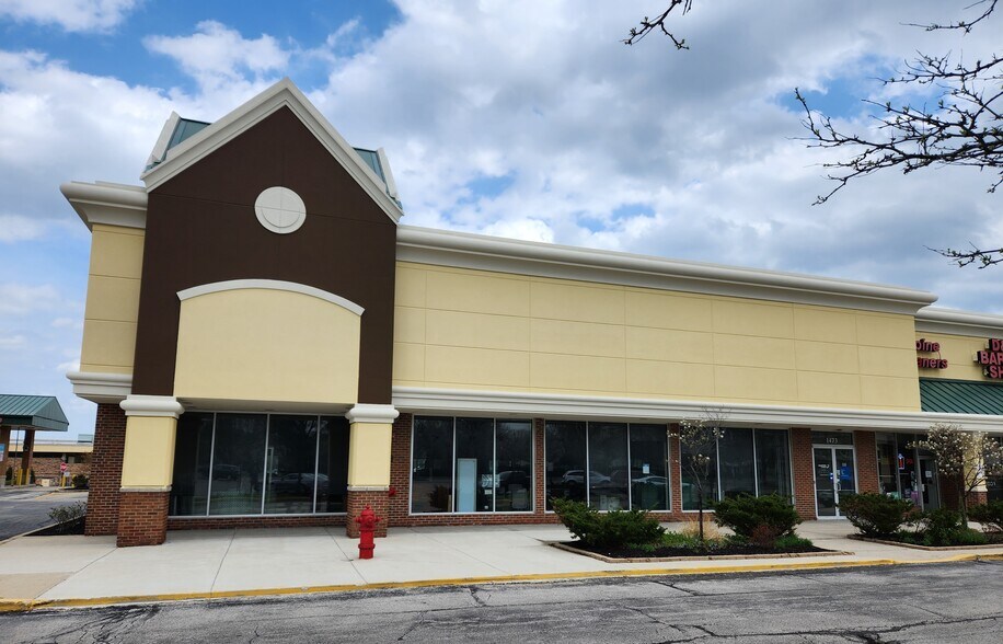 More Photos Of 1461-1535 Schaumburg Rd, Schaumburg Unknown For Lease