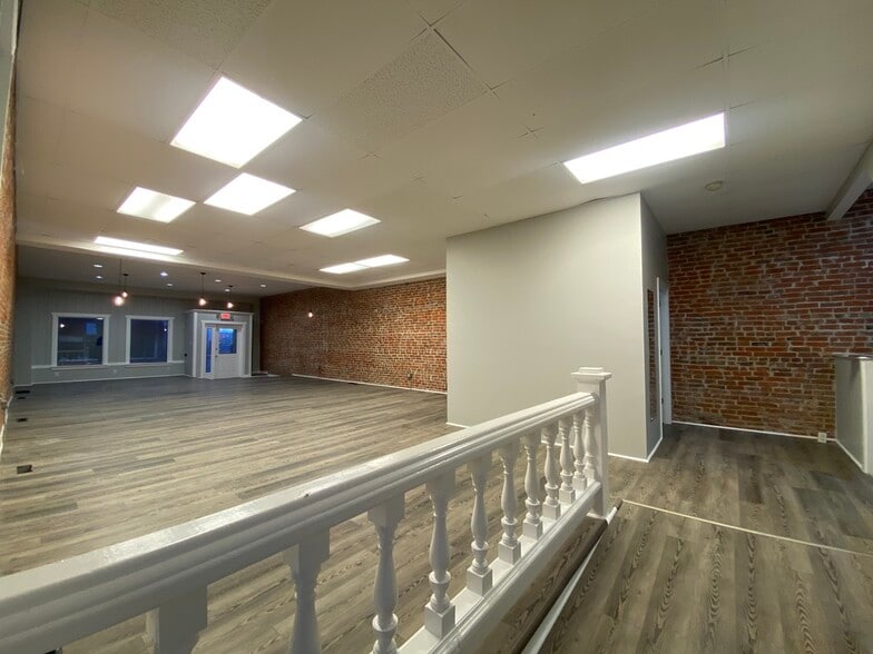 More Photos Of 2514 College Ave, Alton Specialty For Lease