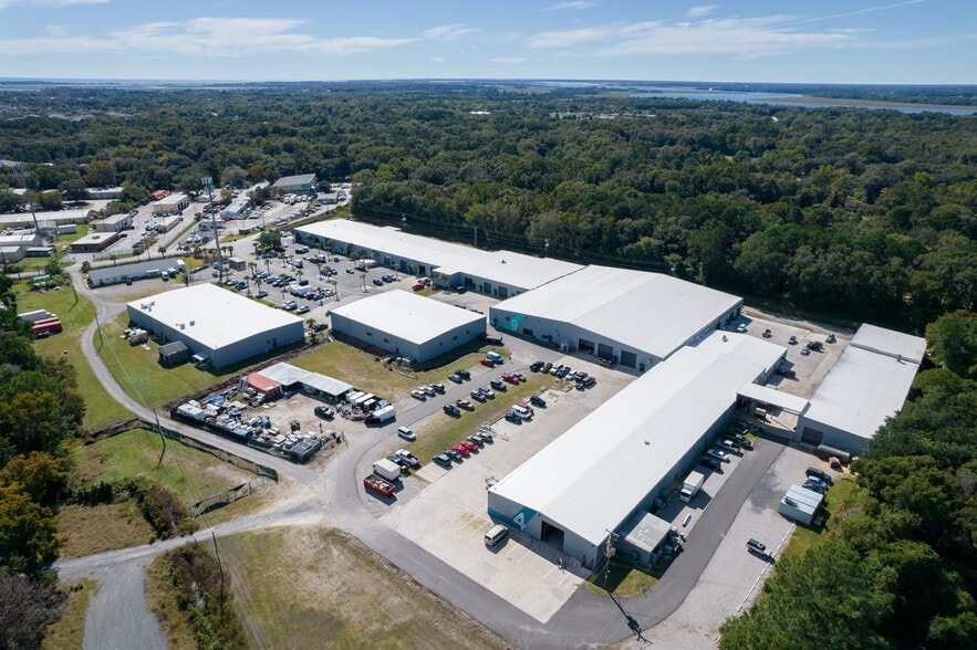 More Photos Of 1750 Signal Point Rd, Charleston Warehouse For Lease
