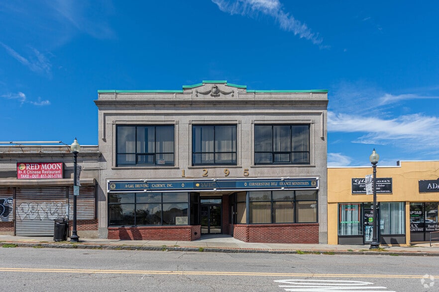 More Photos Of 1295 River St, Hyde Park Flex For Sale