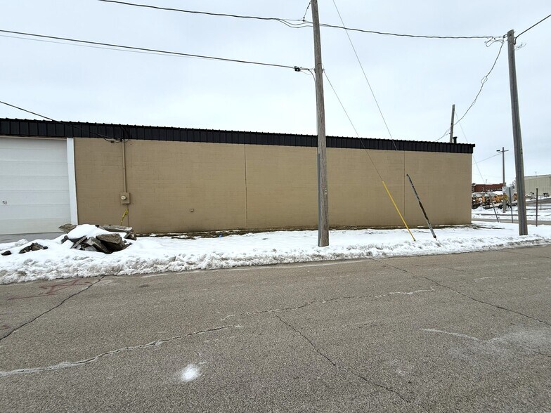 More Photos Of 151 Ferris st, Galesburg Warehouse For Sale