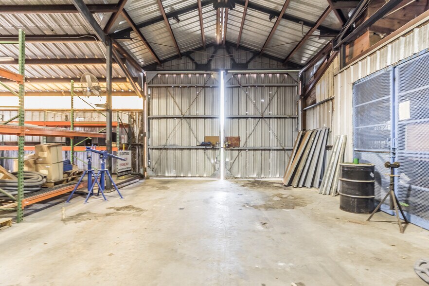 More Photos Of 700 E Texas Ave, Rayne Warehouse For Sale