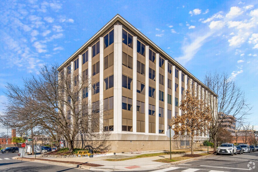 More Photos Of 5225 Wisconsin Ave NW, Washington Medical For Lease