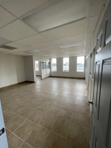 More Photos Of 14500 W 8 Mile Rd, Oak Park Office Residential For Sale