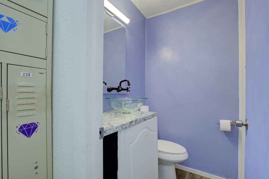 More Photos Of 1560 SE Stephens St, Roseburg Freestanding For Sale