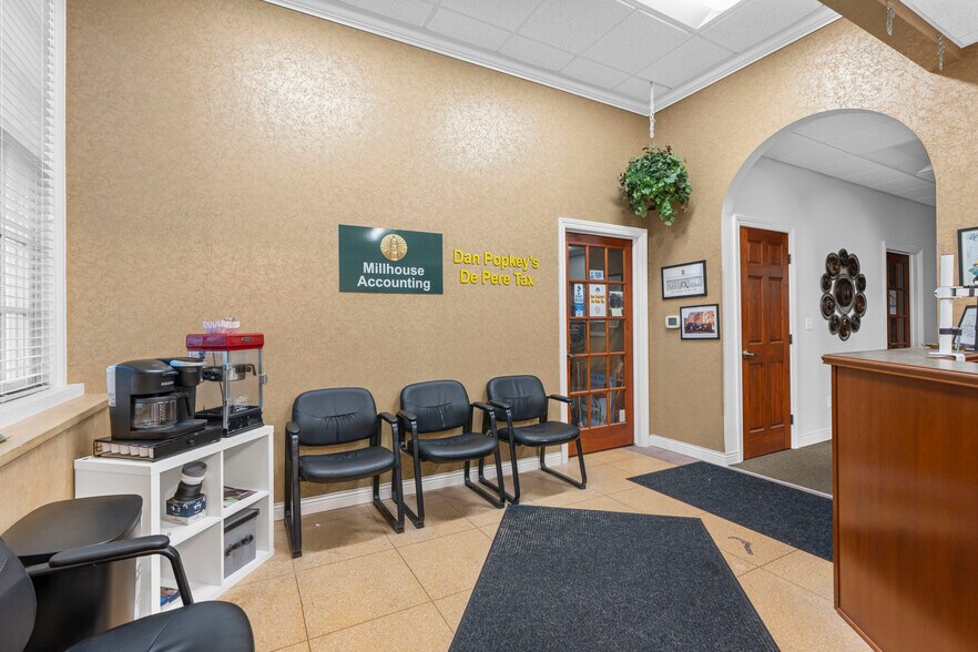 More Photos Of 416 George St, De Pere Office For Sale