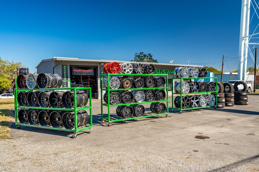 More Photos Of 1004 W Main St, Crowley Auto Repair For Sale