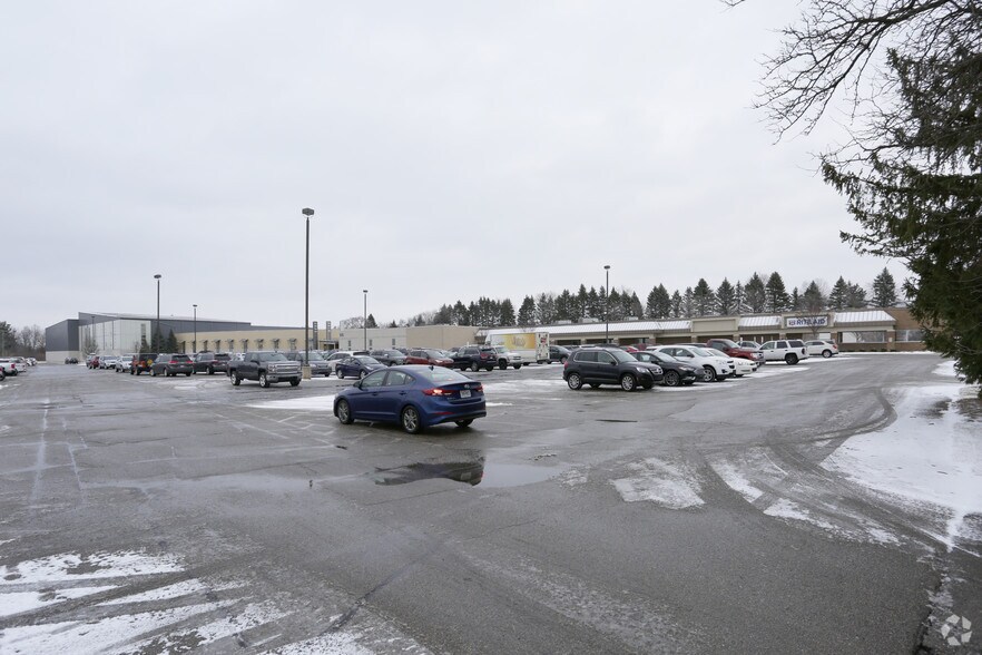 More Photos Of 515 E Division Rd, Rockford Freestanding For Lease