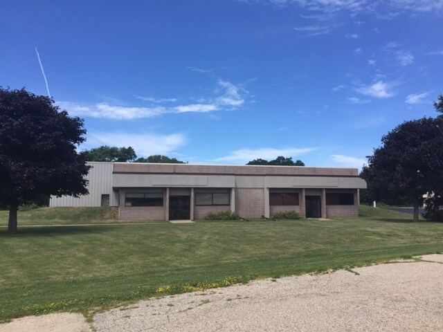 More Photos Of 16050 Woodmint Ln, South Beloit Warehouse For Lease