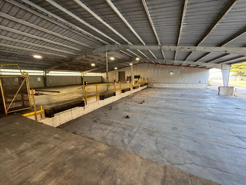 More Photos Of 4616 Enterprise Dr, Bartonville Industrial For Sale