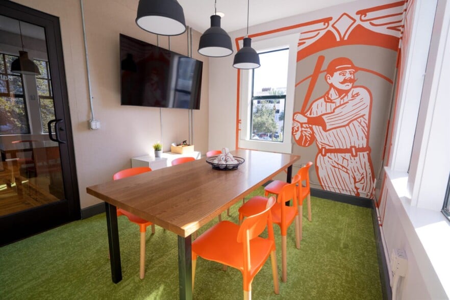 More Photos Of 15 8th St, Saint Petersburg Loft Creative Space For Sale