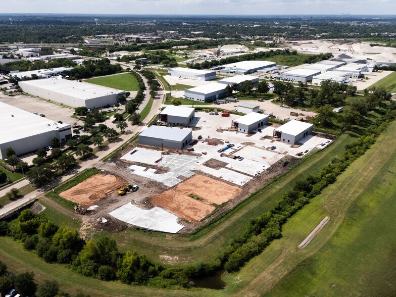 More Photos Of 13620 S Gessner Rd, Missouri City Warehouse For Lease