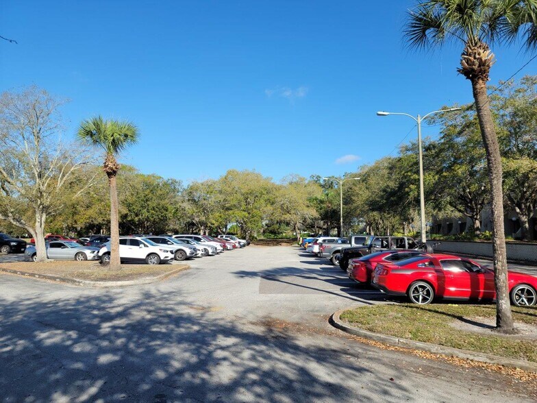 More Photos Of 5104 N Orange Blossom Trl, Orlando Office Residential For Lease